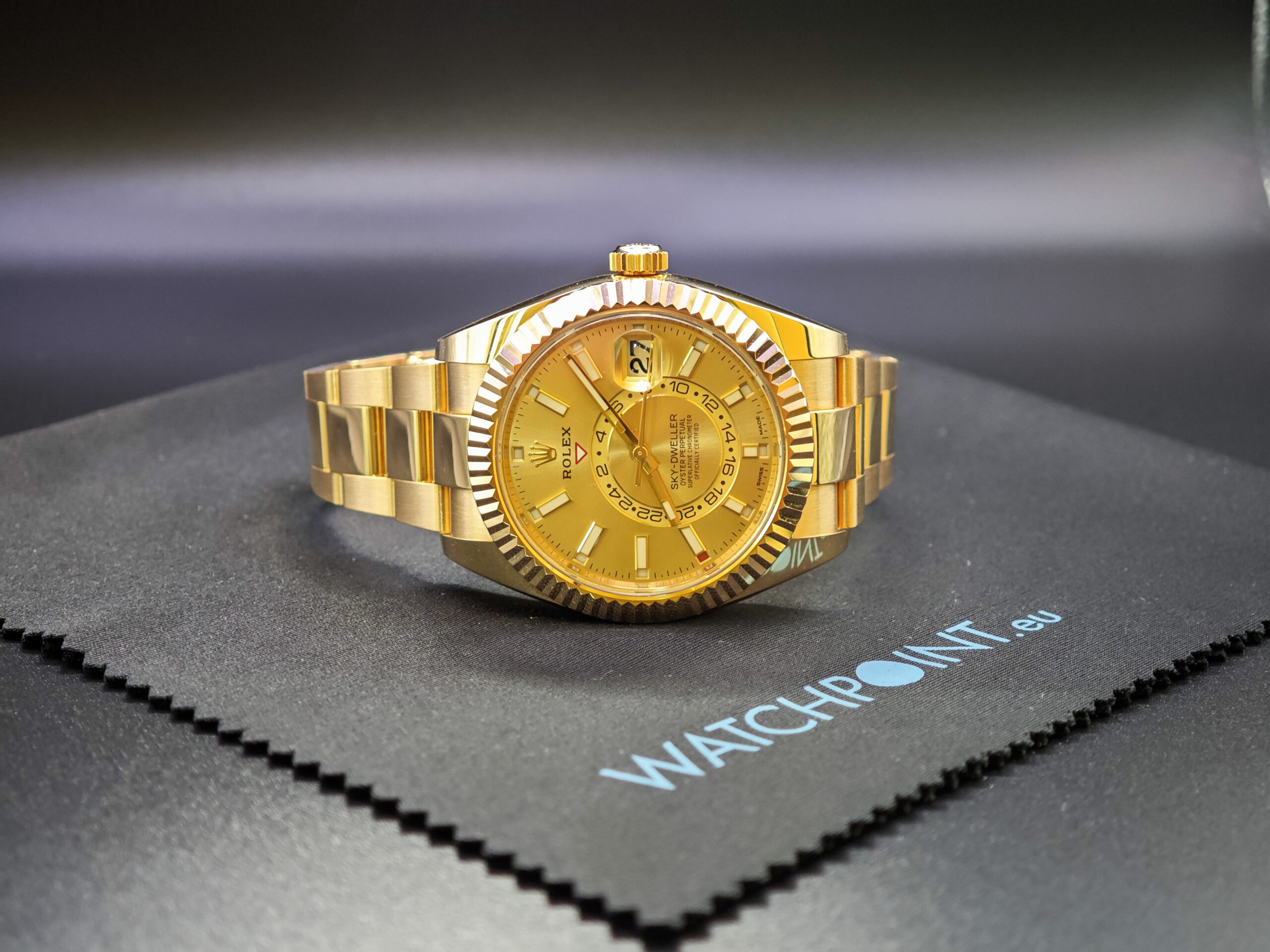 Rolex Sky Dweller 18K Yellow Gold - Image 12