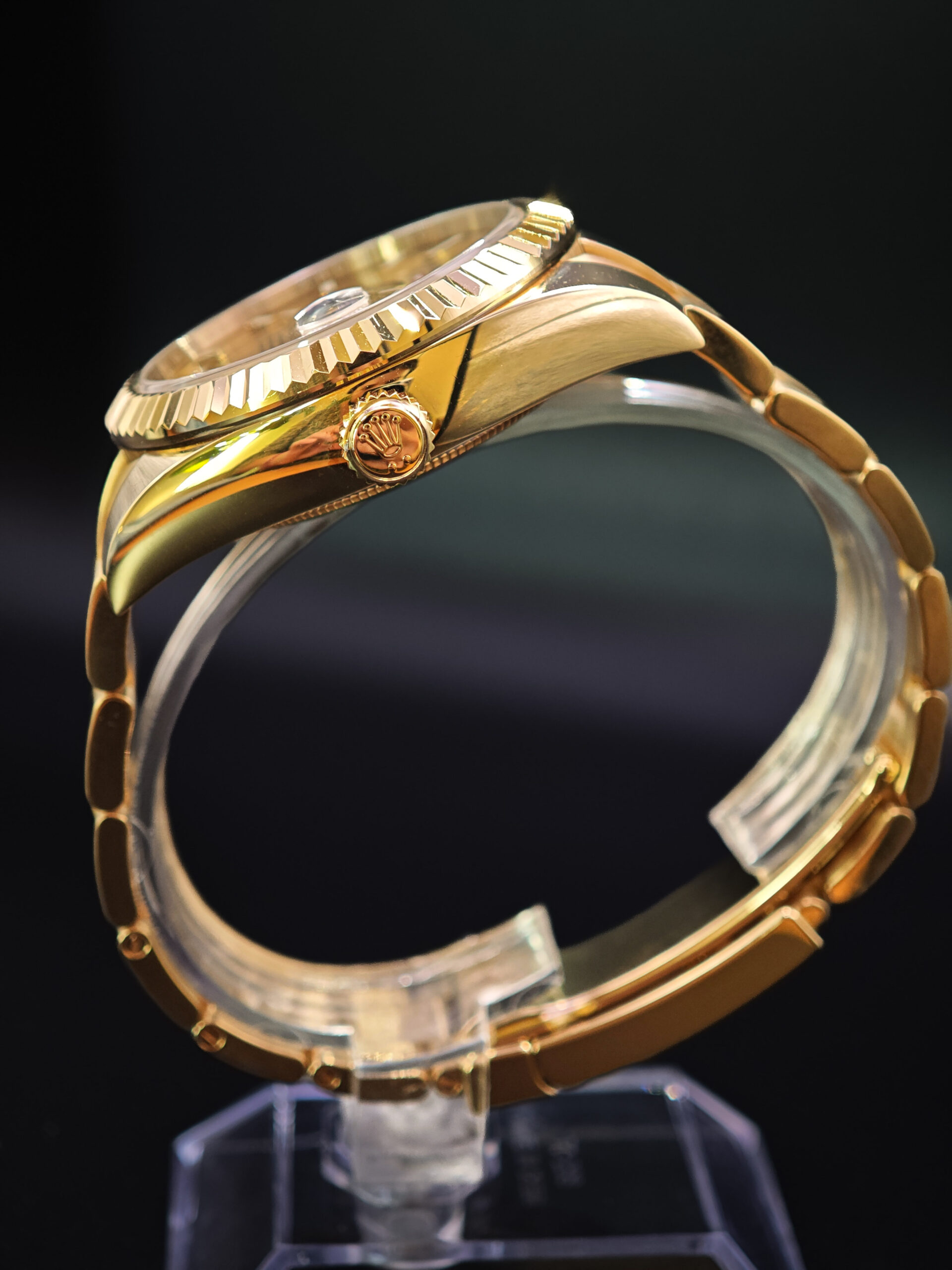 Rolex Sky Dweller 18K Yellow Gold - Image 4