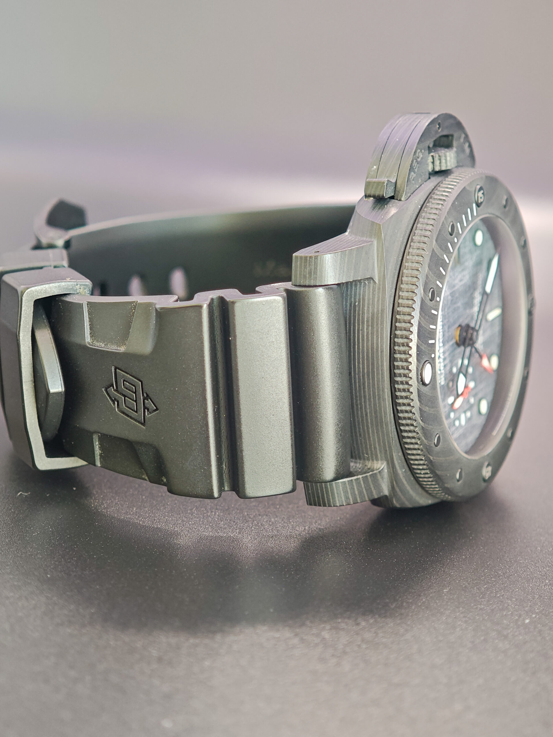 Panerai Submersible Luna Rossa - Image 10